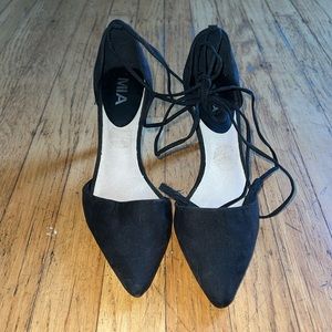 Black pumps